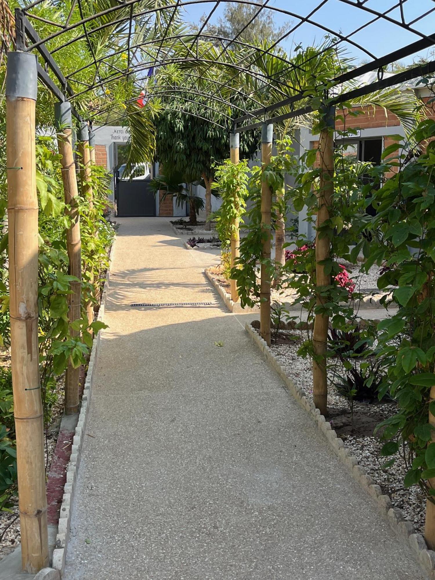 Casa Coco II Hotel Nianing Ngoại thất bức ảnh